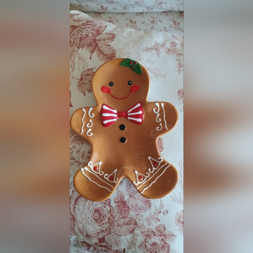 Gingerbread Boy Holiday Dish - Picture 2 of 2